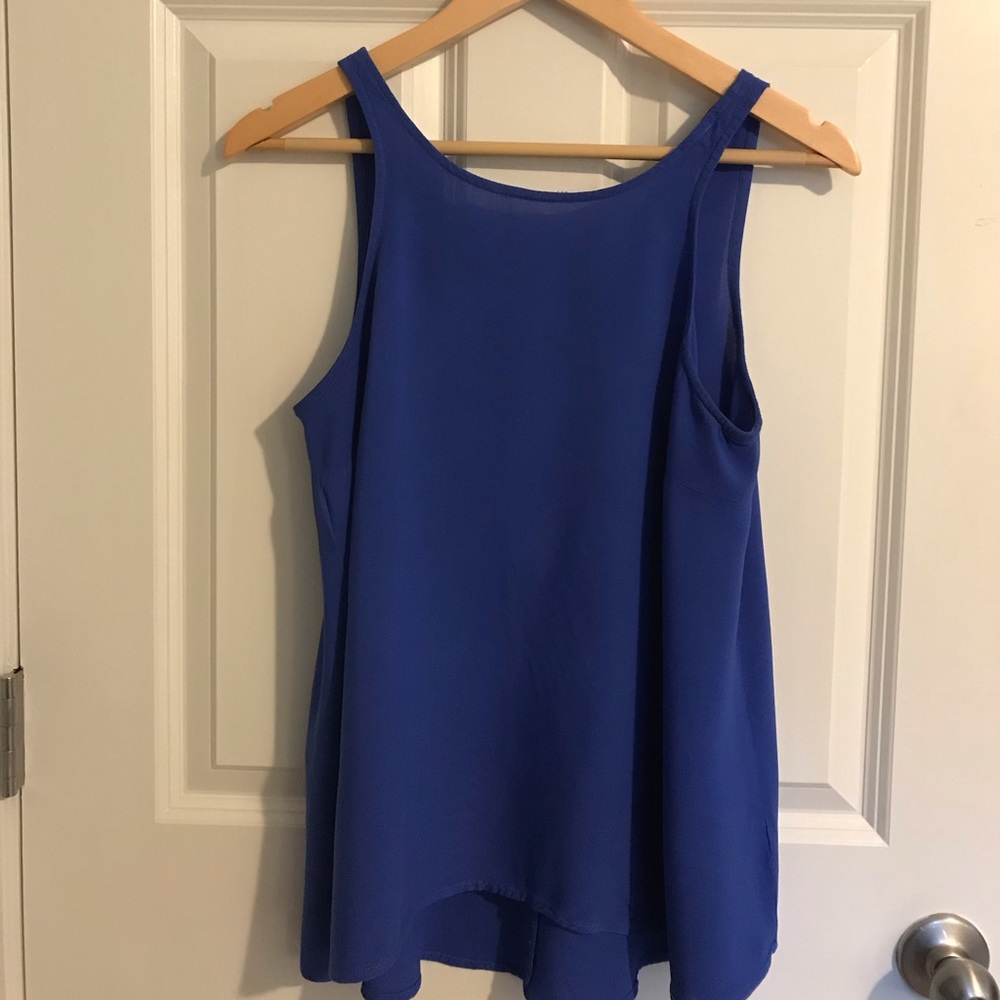 Sleeveless blouse/tank-top